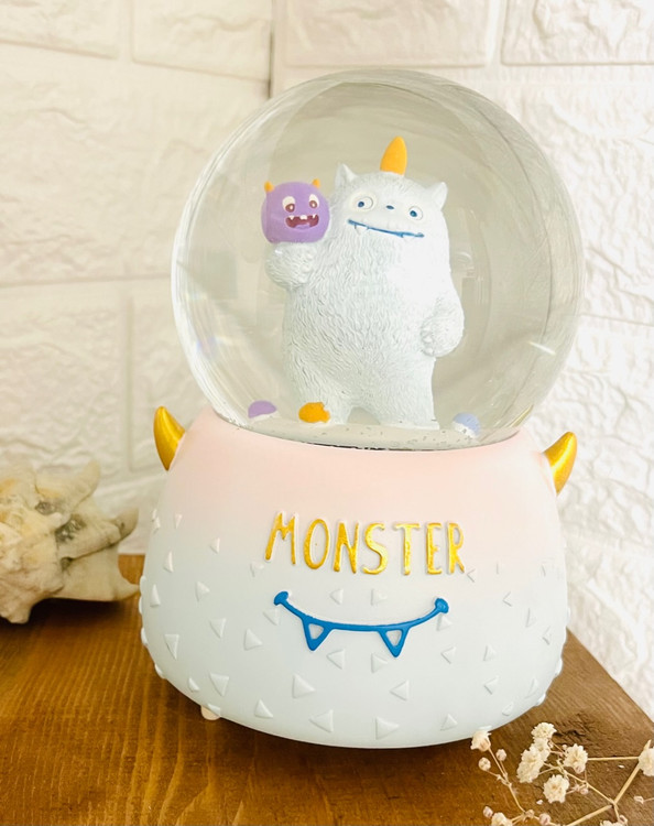 گوی موزیکال هیولا برفی