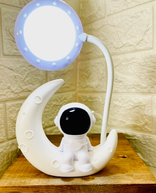 چراغ مطالعه و چراغ خواب طرح فضانورد