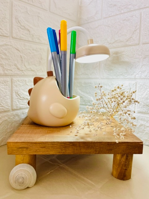 چراغ مطالعه دایناسور