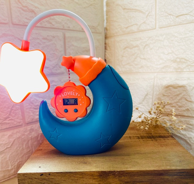 چراغ مطالعه ماه وستاره