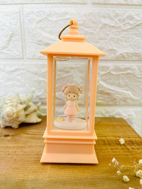 گوی فانوسی دختر