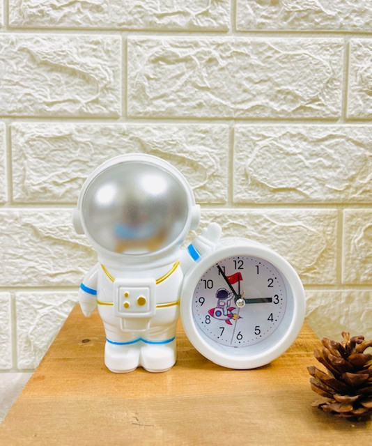ساعت رومیزی فضانورد