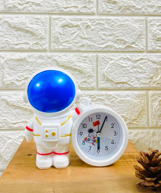 ساعت فانتزی فضانورد