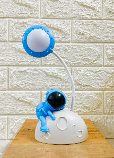 چراغ مطالعه فضانوردوماه