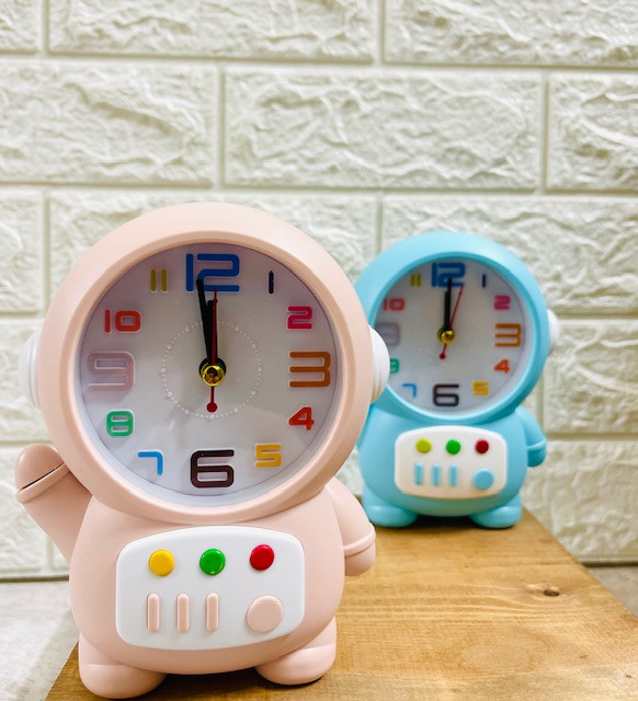ساعت کودک طرح فضانورد صورتی