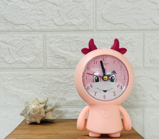 ساعت طرح کودک صورتی