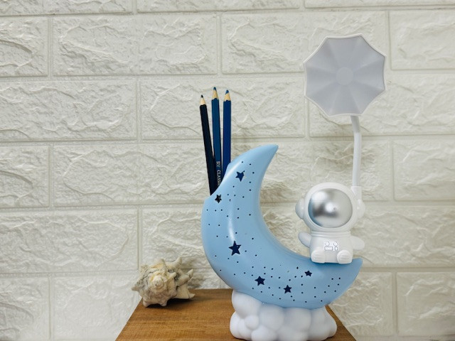 چراغ مطالعه فضانورد جاقلمی دار