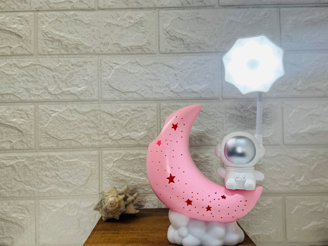 چراغ مطالعه فضانورد جاقلمی دار