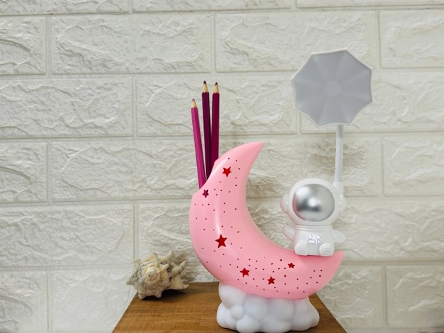 چراغ مطالعه وشب خواب فضانورد