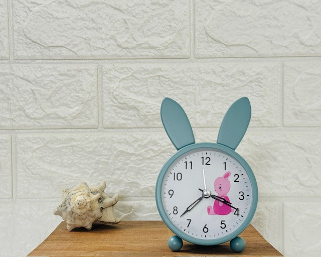 ساعت رومیزی فلزی