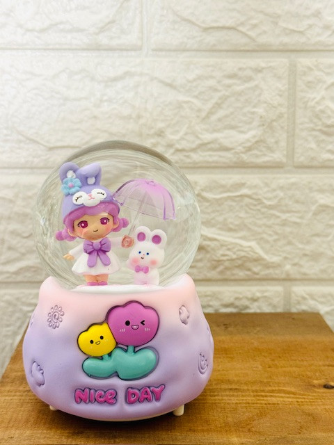 گوی سه بعدی متوسط دختر با چترکیوت