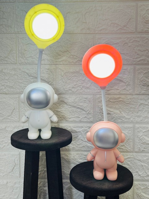 چراغ مطالعه طرح فضانورد ارزان