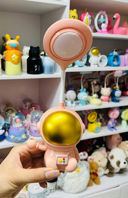 چراغ مطالعه رومیزی فانتزی پسرانه طرح فضانورد