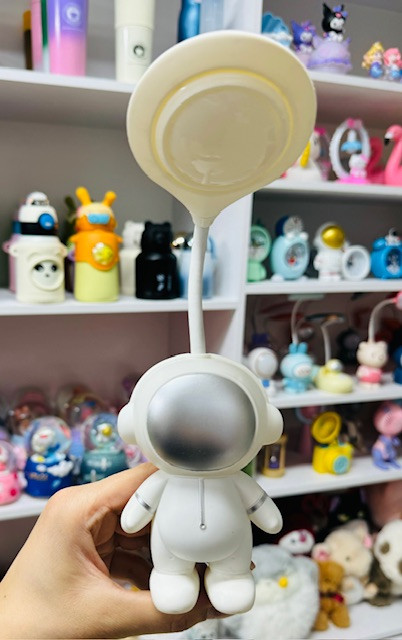 چراغ مطالعه طرح فضانوردشارژی