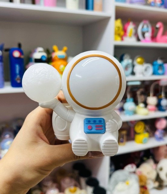 شب خواب چراغ مطالعه فضانورد