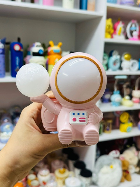 چراغ مطالعه وشب خواب طرح فضانورد