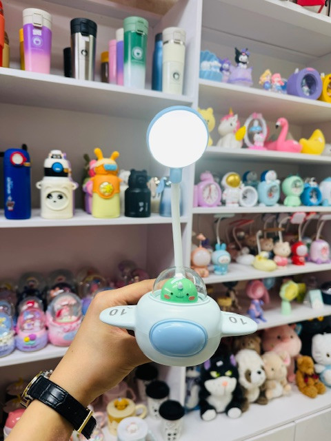 چراغ مطالعه و شب خواب دایناسور