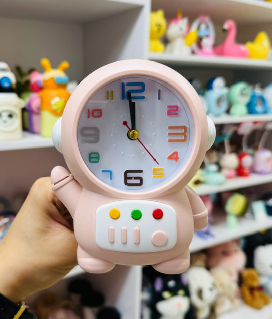 ساعت رومیزی فضانورد