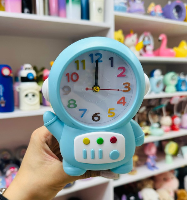 ساعت رومیزی کودک طرح بچه فضانورد